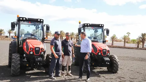 Visita del presidente a la granja agrícola.