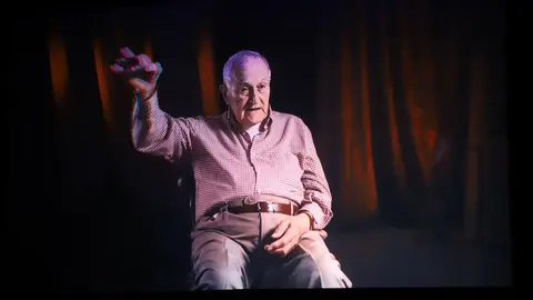 Javier Reyes en un fotograma del documental La mirada artesana.