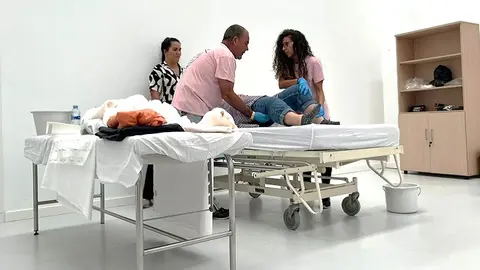 Prácticas entre alumnos realizadas en el aula taller de Playa Blanca, la experiencia que ahora se traslada a los hogares.