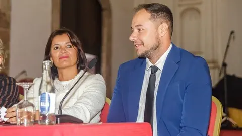 Ginés González junto a Olivia Duque en otra rueda de prensa anterior.