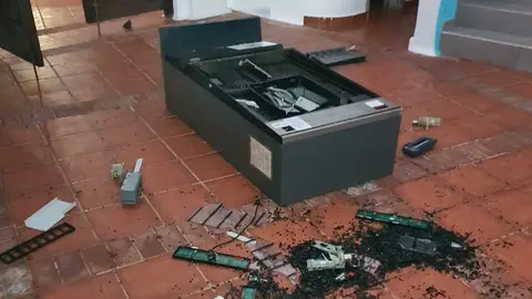 Imagen de algunos de los destrozos realizados por los ladrones dentro del San Beach Resort.