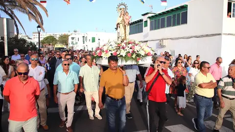 Procesión por las fiestas del Carmen.