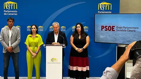 Imagen de los parlamentarios del PSOE que estuvieron este jueves en el balance del primer año de gobierno de CC y PP.