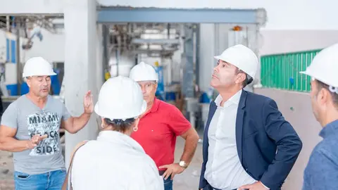 El presidente del Cabildo visitando la obra.