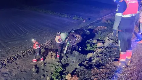 Imagen del vehículo tras el vuelco