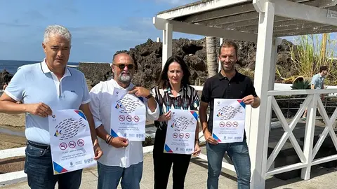 Grupo municipal declarando espacio sin humo.