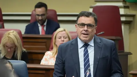 Manuel Miranda en el Parlamento de Canarias.
