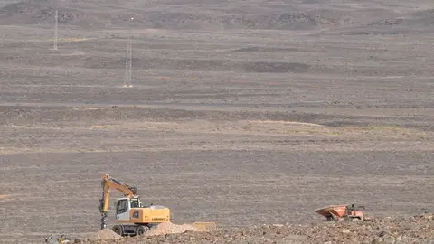 Imagen de los trabajos que se están realizando para la colocación de las torretas.