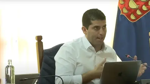Benjamin Perdomo en uno de los plenos del Cabildo de Lanzarote.