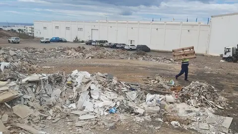 Zona junto a la calle María Lasso donde fue detectada el arrojo de escombros que ya ha sido propuesto para sanción 