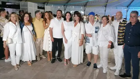 Los integrantes del Gobierno de Teguise, que en esta imagen están con nuestro compañero Chalo Frías, acudieron a todos los eventos que se desarrollaron en las distintas zonas
