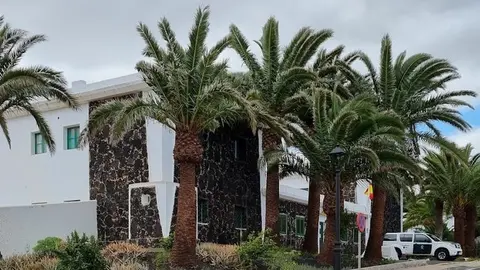 Imagen del puesto de la Guardia Civil de Yaiza donde se encuentra el detenido.