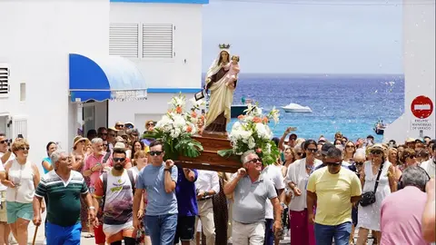 Procesión de la virgen del carmen en Arrieta.