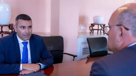 Reunión de Oswaldo Betancort con Anselmo Pestana