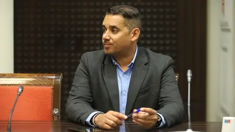 Yoné Caraballo en el Parlamento de Canarias.