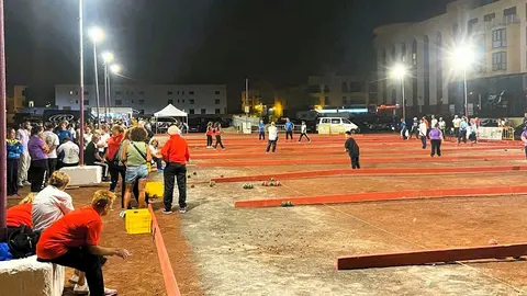Instalaciones adaptadas por el Ayuntamiento de Arrecife en el barrio de Las Salinas para el desarrollo del torneo de bolas y petancas