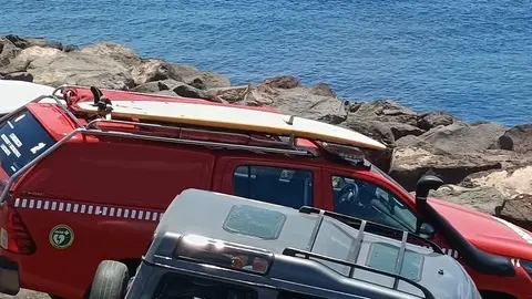 Imagen del vehículo de los bomberos en la zona.