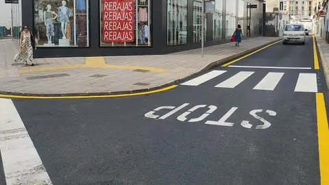 La Concejalía de Obras Públicas del Ayuntamiento de Arrecife ha culminado el reasfaltado de varias calles en el entorno de las Cuatro Esquinas. Mejoras en la calle Cienfuegos