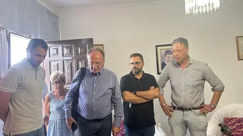 Imagen de la visita realizada a las viviendas.