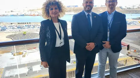 El alcalde de Arrecife, la concejala de Turismo, y directivo de Global Ports conocen el desarrollo de las obras de la nueva terminal de pasajeros de Arrecife