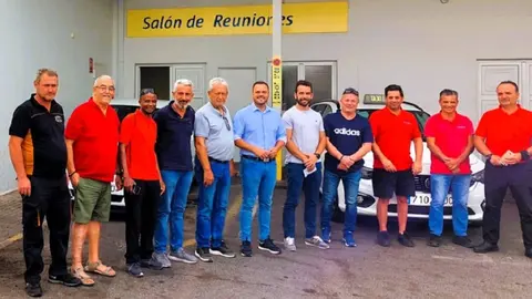 El alcalde de Arrecife en una reunión con los representantes de la capital.