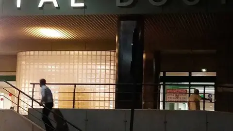 Acceso al hospital Doctor José Molina Orosa por la zona de Urgencias.