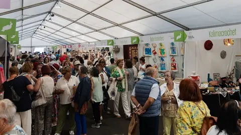 Visita mayores de Arrecife a la feria.