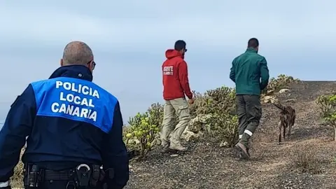 Policía Local de refuerzo de la vigilancia en Haría.