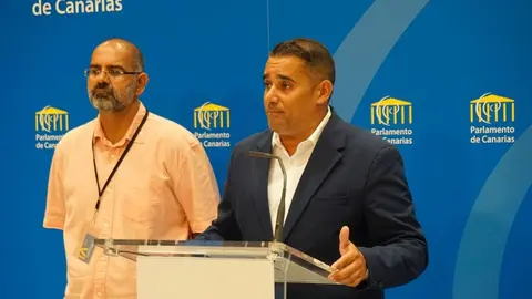 Yoné Caraballo en una rueda de prensa en el Parlamento