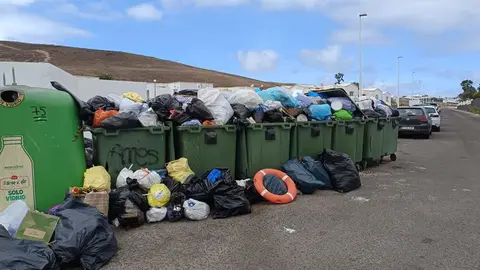Imagen del estado de algunos contenedores del municipio