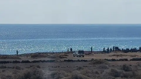 La Guardia Civil llegó en seguida al lugar de la llegada de los inmigrantes una vez que fueron alertados de la llegada de la patera.