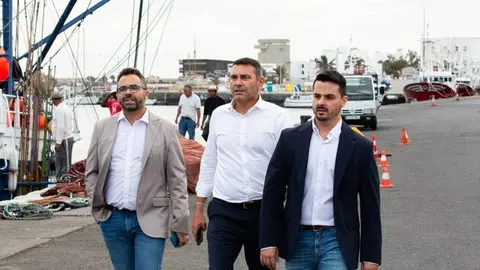 Echedey Eugenio, Oswaldo Betancort y David Toledo dirigiéndose a Puerto Naos