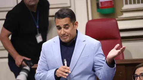 Yoné Caraballo durante su intervención en la Cámara autonómica.