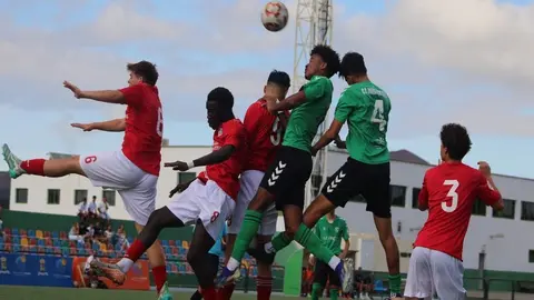 Imagen de uno de los lances del encuentro