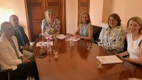 Imagen del encuentro celebrado este lunes en la Dirección Insular de la Administración General del Estado en Lanzarote
