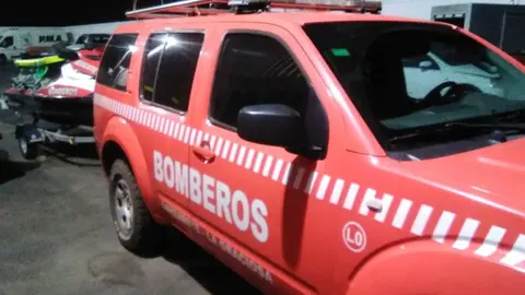 Equipo desplazado a Famara para atender a un surfista en peligro.