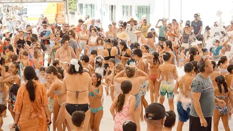 Imagen de los vecinos de Playa Honda disfrutando de una de las actividades realizadas.