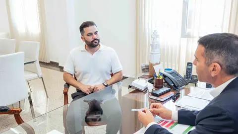 Presidente junto al consejero Jesús Machín