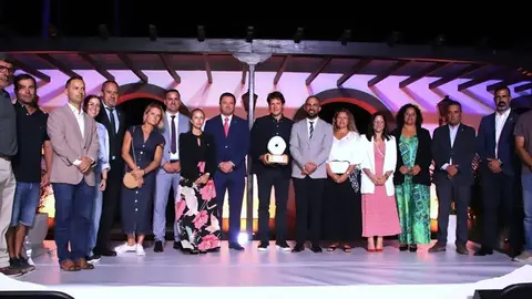 Concejales de la Corporación con trabajadores de Marina Rubicón