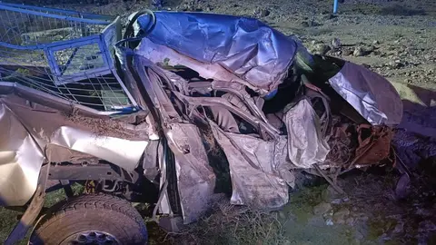 Estado en el que quedó el coche accidentado en Playa Blanca.