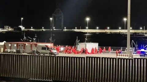 Imagen de la llegada de un grupo de inmigrantes a Puerto Naos