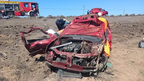 Estado en el que quedó el vehículo tras salirse de la vía