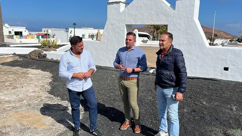 El vicepresidente junto al alcalde y el concejal de Obras.