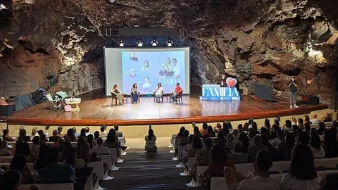 Imagen del desarrollo de las jornadas en los Jameos del Agua.