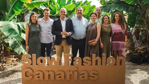 Imagen de los participantes con el consejero del Cabildo de Lanzarote Miguel Ángel Jiménez.