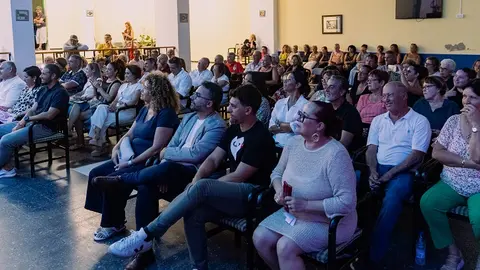 Asistentes en uno de los actos de las fiestas de Altavista.