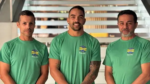 Imagen del equipo de la Policía Local que ha venido con las medallas.