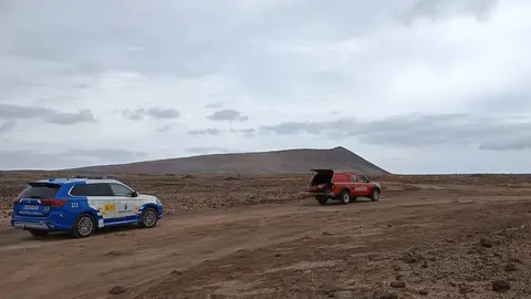 Momento de la llegada de la Policía Local y de los bomberos a la zona.