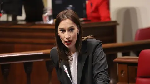 Nira Fierro en el Parlamento de Canarias.