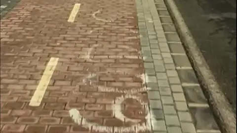 Pintada realizada en el carril bici de Arrecife.